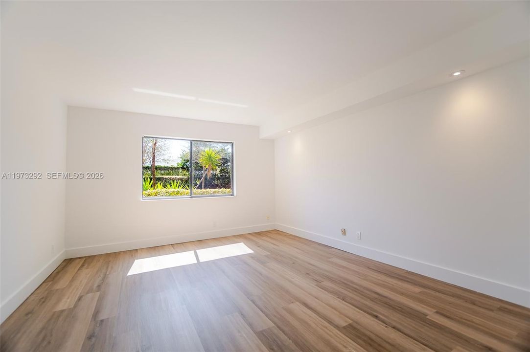 Active With Contract: $2,750 (2 beds, 2 baths, 0 Square Feet)