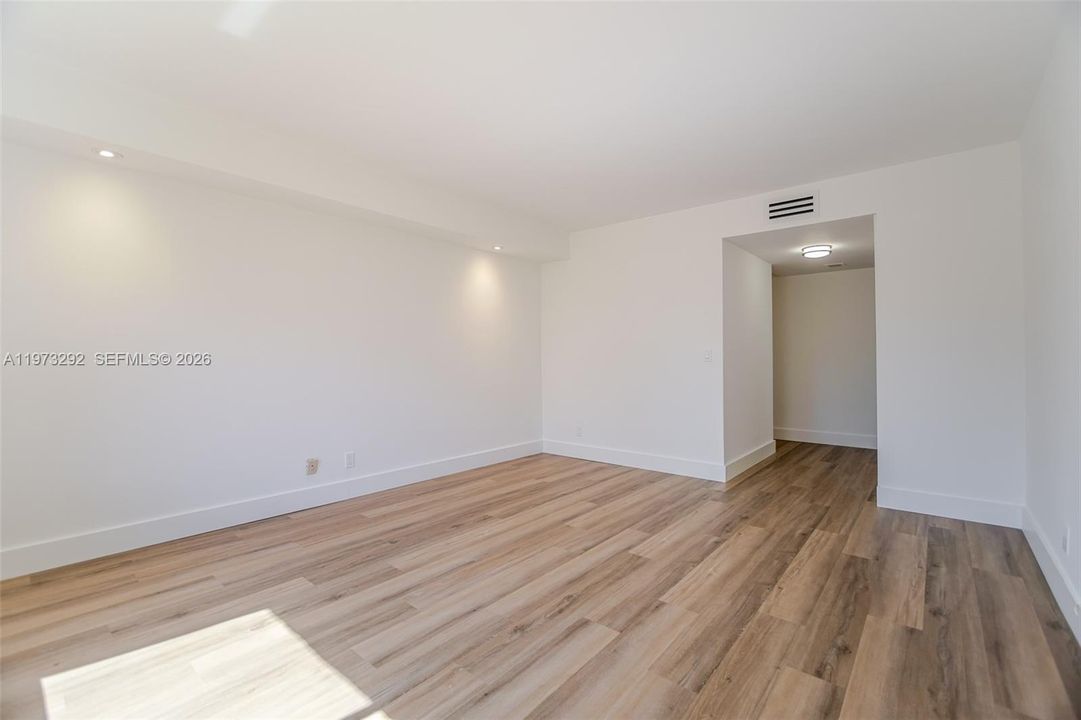 Active With Contract: $2,750 (2 beds, 2 baths, 0 Square Feet)