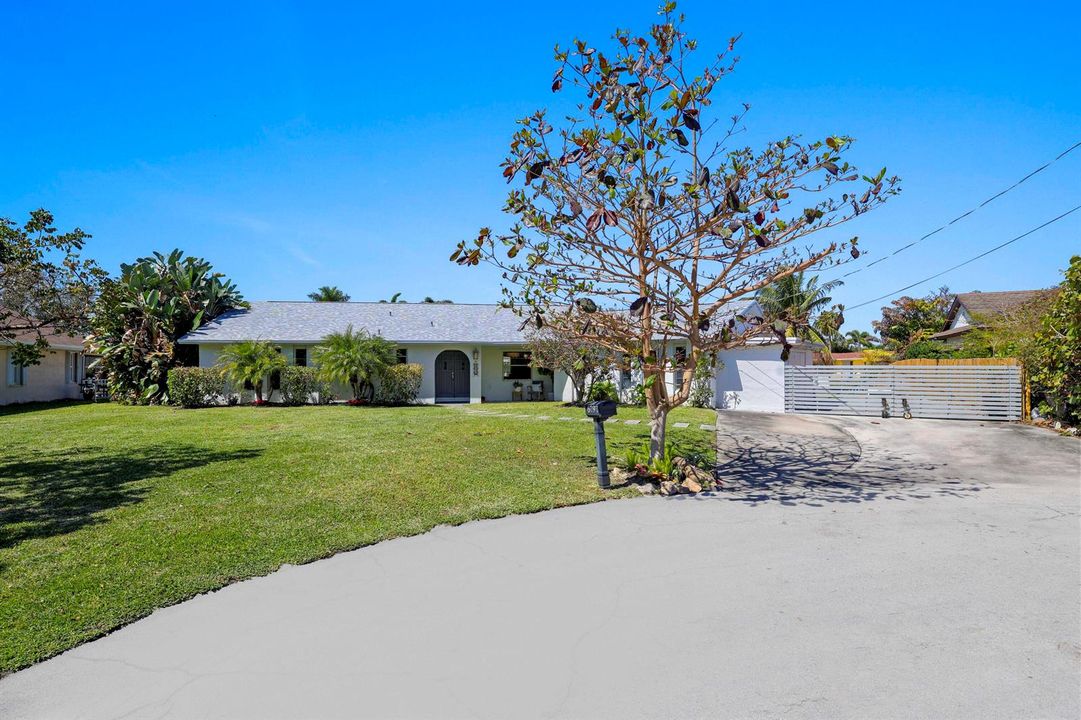 6797 Bayshore Drive