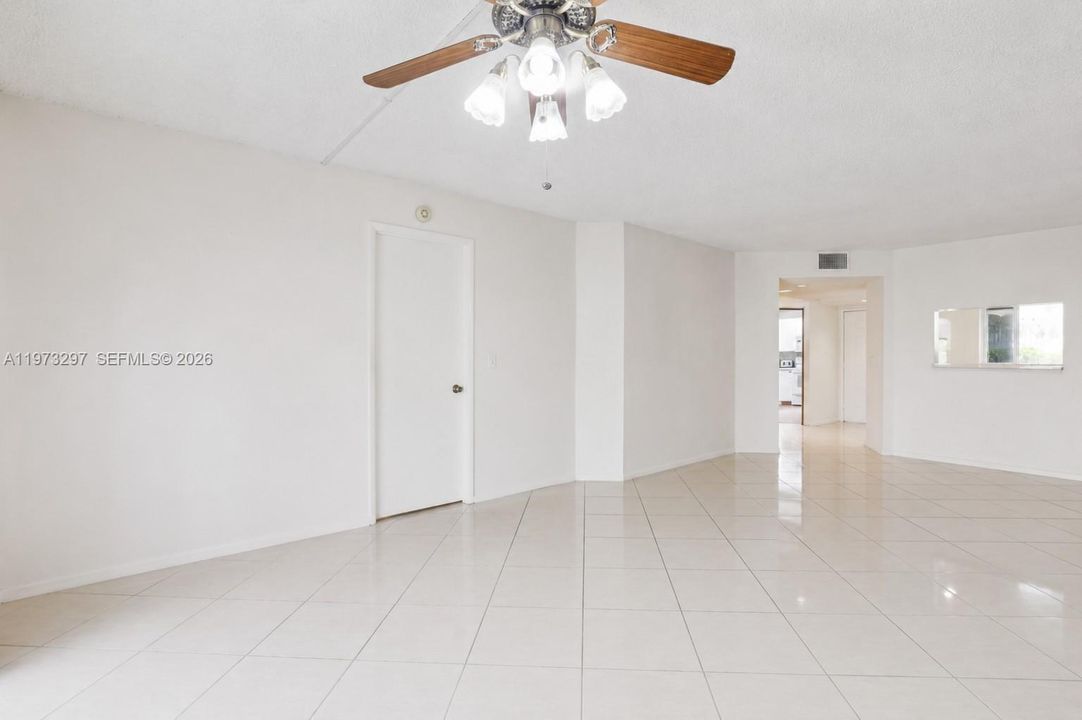 Activo con contrato: $156,000 (1 camas, 1 baños, 1223 Pies cuadrados)