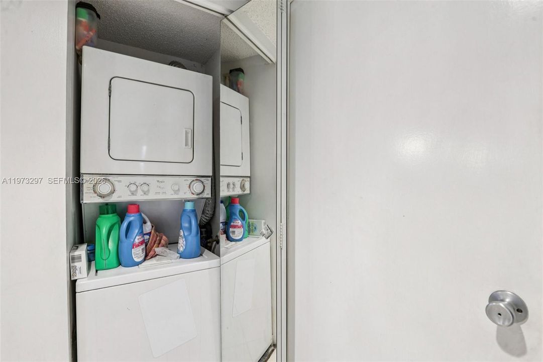 Activo con contrato: $156,000 (1 camas, 1 baños, 1223 Pies cuadrados)