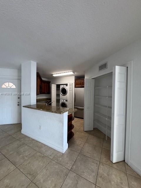 Active With Contract: $2,200 (2 beds, 2 baths, 950 Square Feet)