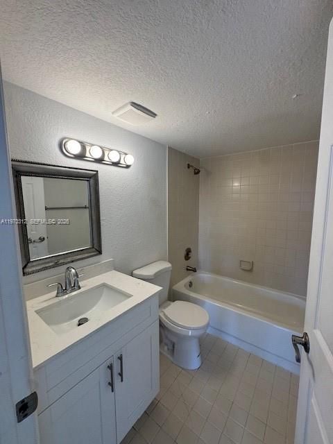 Active With Contract: $2,200 (2 beds, 2 baths, 950 Square Feet)