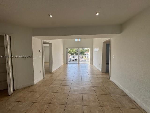 Active With Contract: $2,200 (2 beds, 2 baths, 950 Square Feet)
