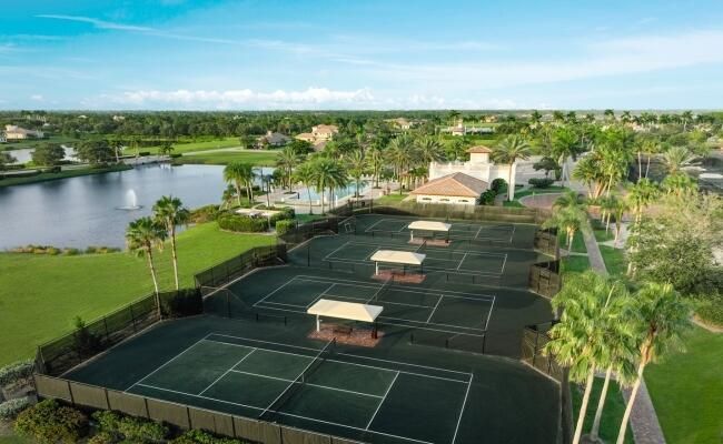 pg-tesoro-swim-racquet-club-courts-min-6