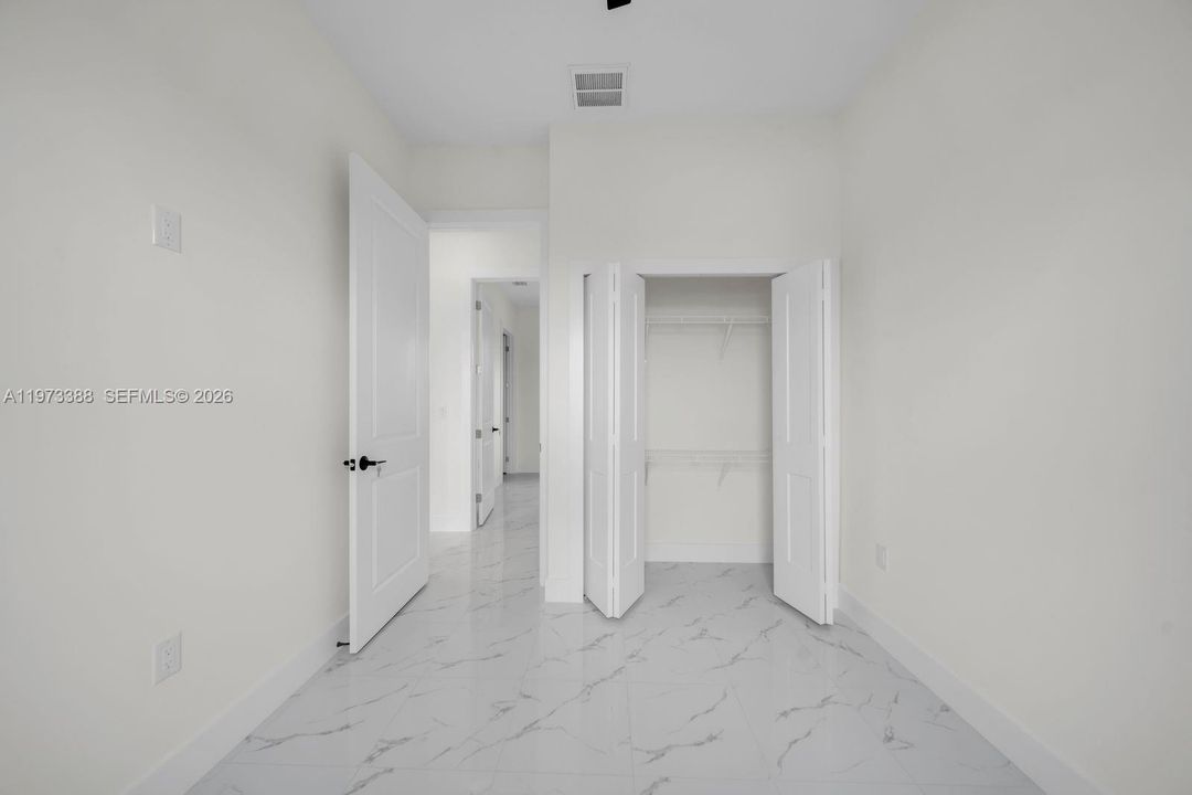 На продажу: $289,900 (3 спален, 3 ванн, 1057 Квадратных фут)