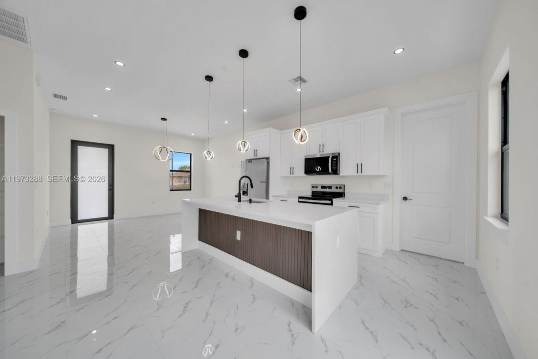 На продажу: $289,900 (3 спален, 3 ванн, 1057 Квадратных фут)