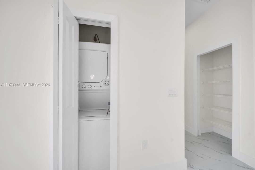 На продажу: $289,900 (3 спален, 3 ванн, 1057 Квадратных фут)