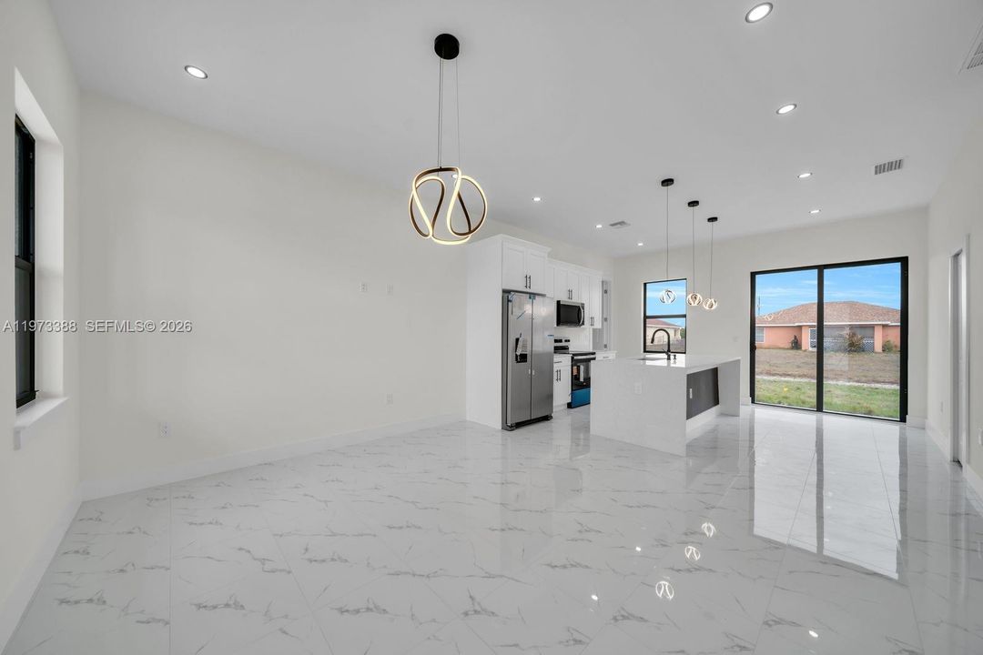 На продажу: $289,900 (3 спален, 3 ванн, 1057 Квадратных фут)