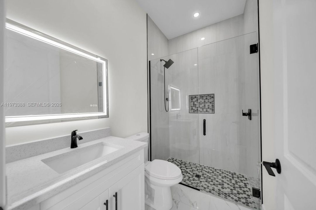 На продажу: $289,900 (3 спален, 3 ванн, 1057 Квадратных фут)