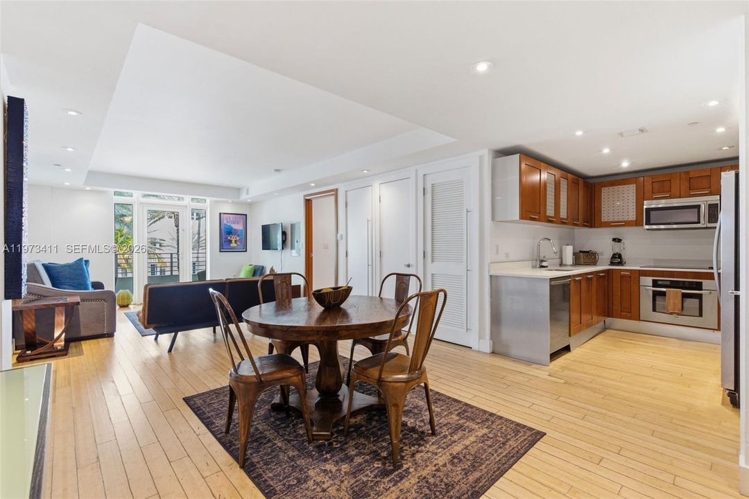 For Sale: $985,000 (1 beds, 1 baths, 830 Square Feet)