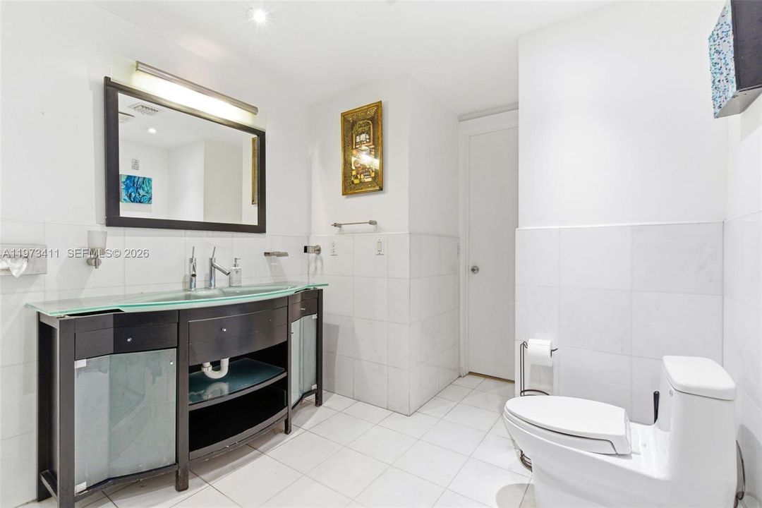 For Sale: $985,000 (1 beds, 1 baths, 830 Square Feet)