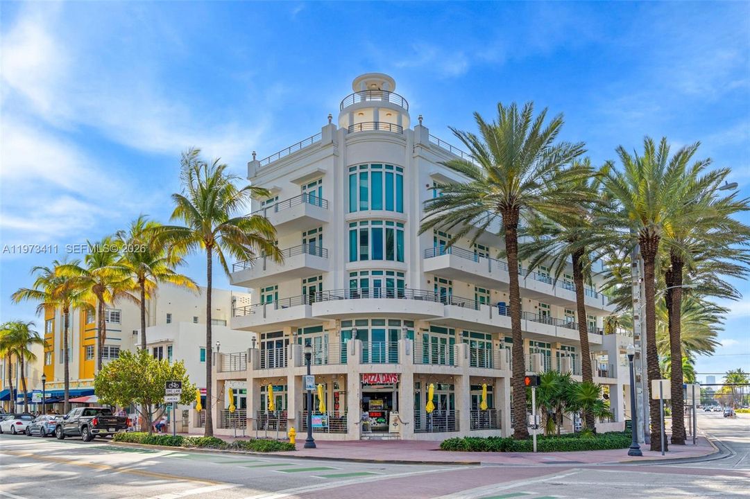 For Sale: $985,000 (1 beds, 1 baths, 830 Square Feet)