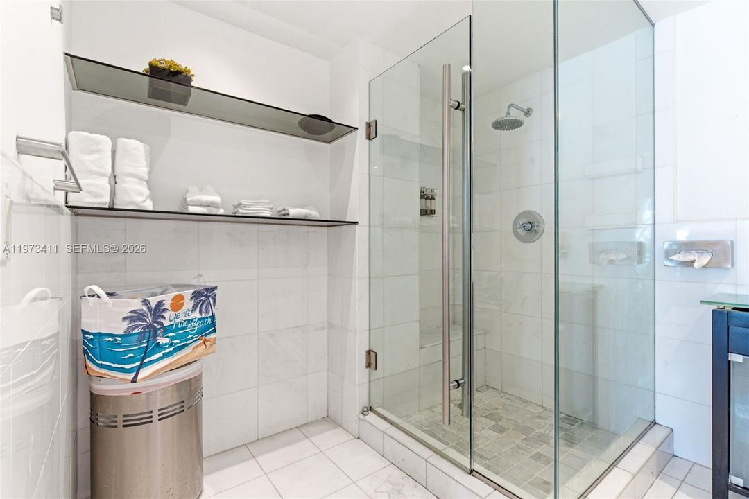 For Sale: $985,000 (1 beds, 1 baths, 830 Square Feet)