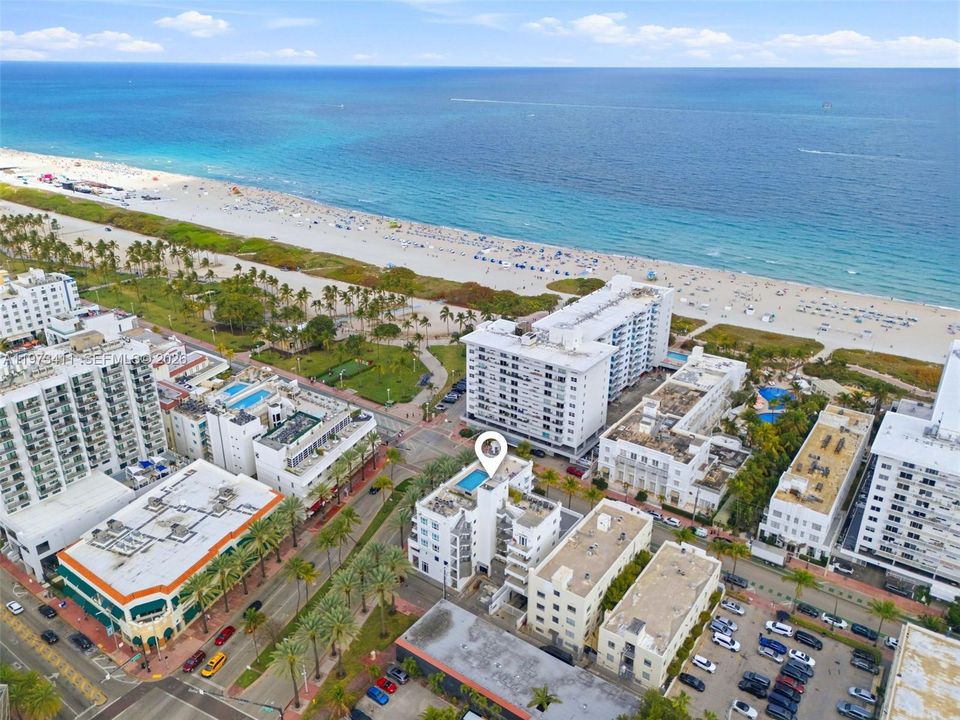 For Sale: $985,000 (1 beds, 1 baths, 830 Square Feet)