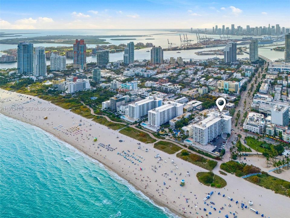 For Sale: $985,000 (1 beds, 1 baths, 830 Square Feet)