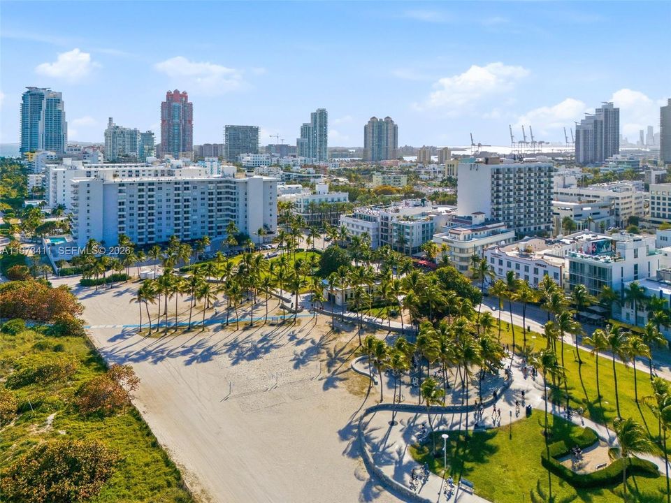 For Sale: $985,000 (1 beds, 1 baths, 830 Square Feet)