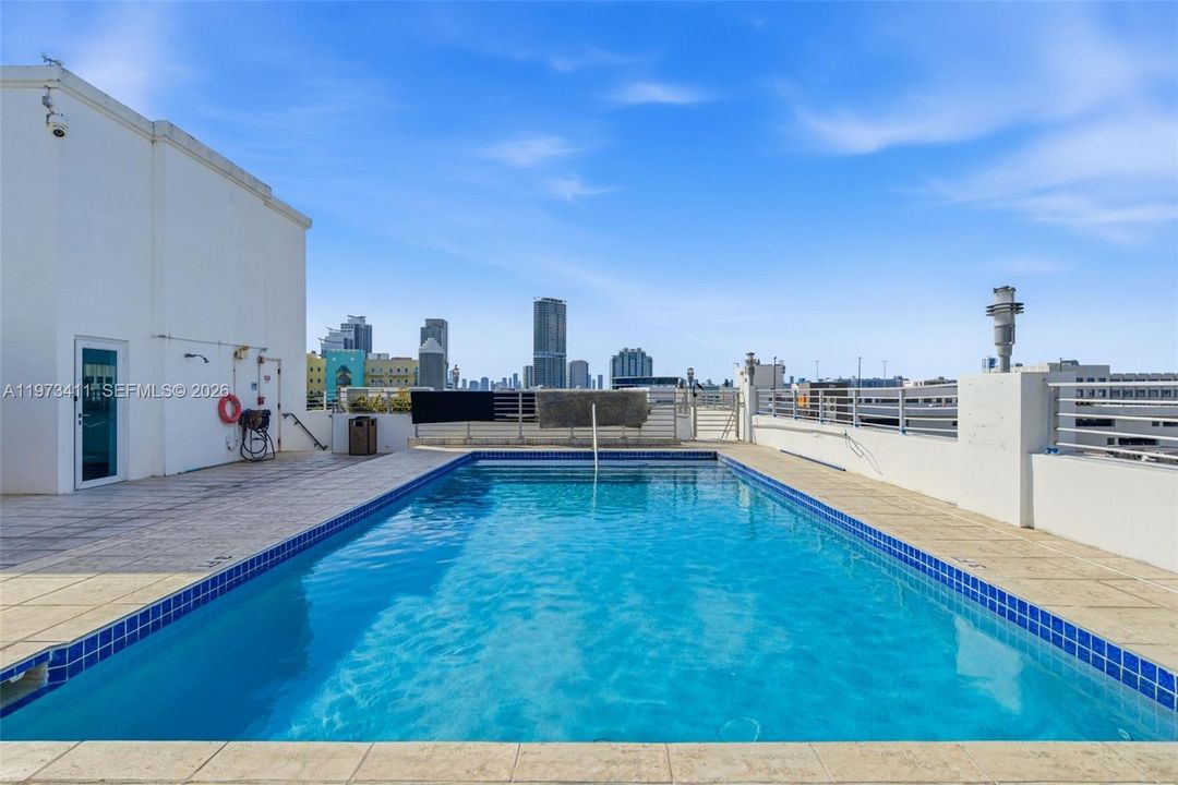 For Sale: $985,000 (1 beds, 1 baths, 830 Square Feet)