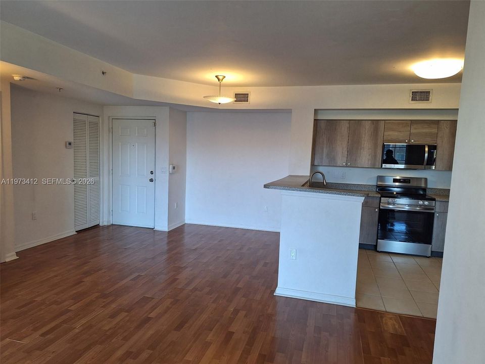 En Venta: $285,000 (2 camas, 2 baños, 977 Pies cuadrados)