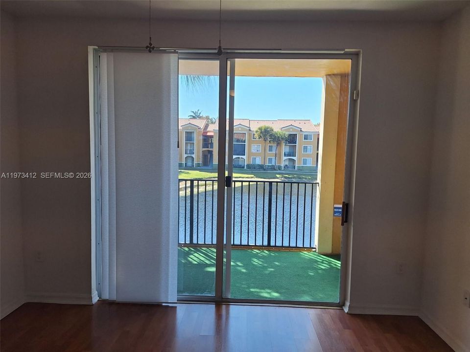 En Venta: $285,000 (2 camas, 2 baños, 977 Pies cuadrados)