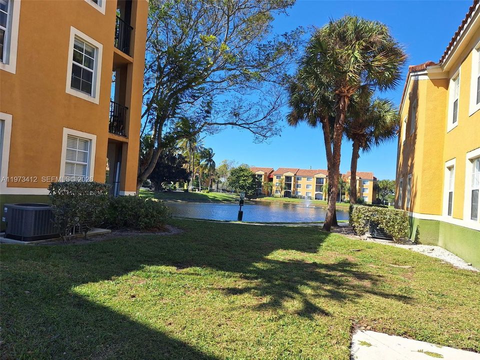 En Venta: $285,000 (2 camas, 2 baños, 977 Pies cuadrados)