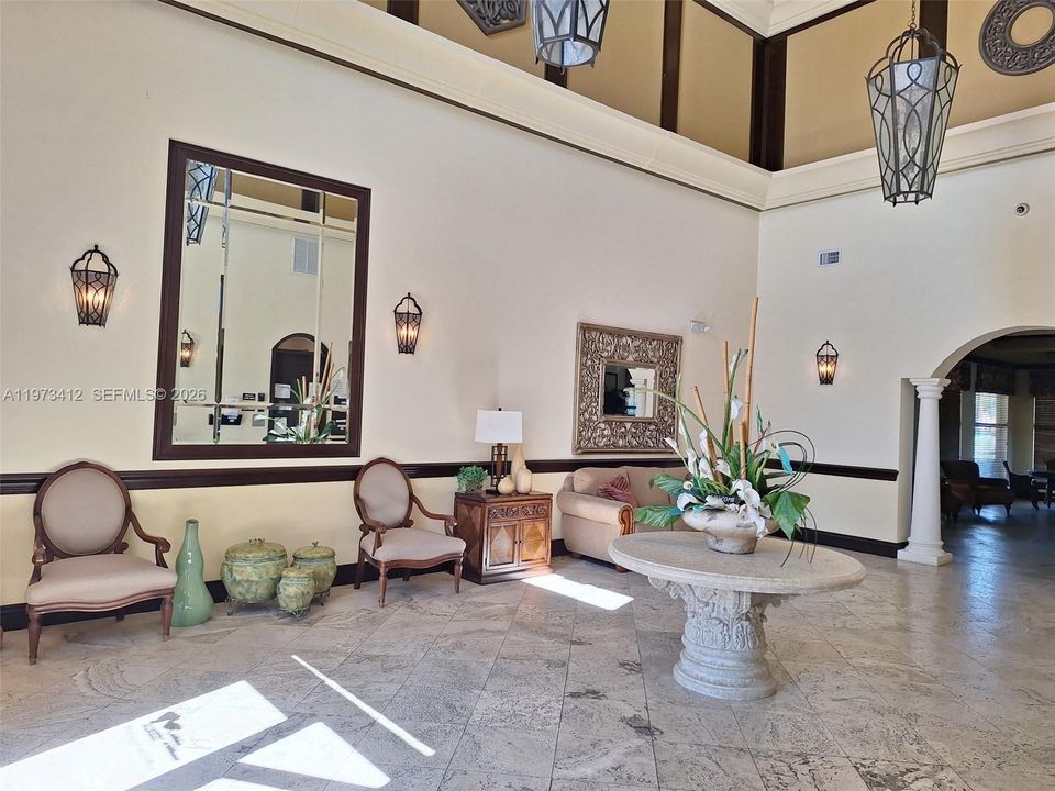 En Venta: $285,000 (2 camas, 2 baños, 977 Pies cuadrados)