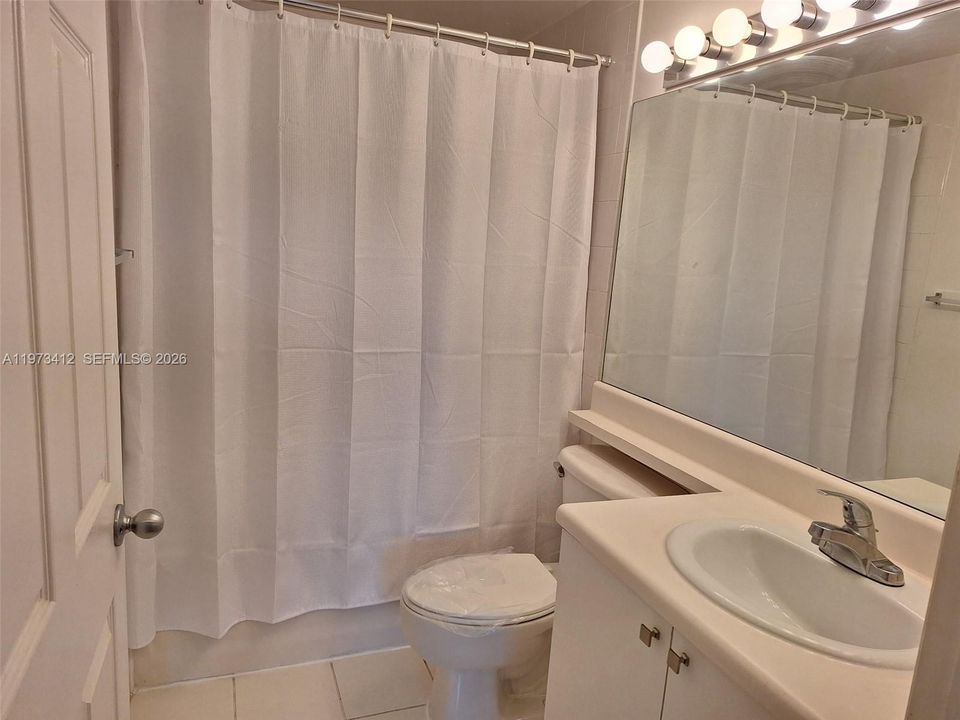 En Venta: $285,000 (2 camas, 2 baños, 977 Pies cuadrados)