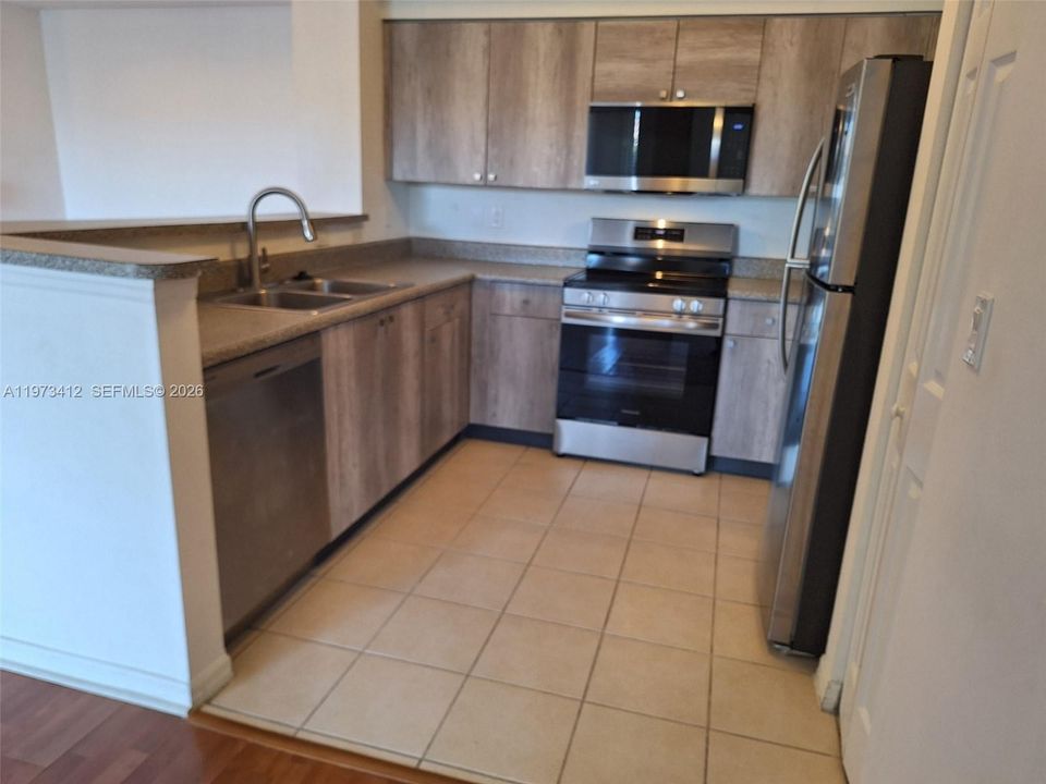 En Venta: $285,000 (2 camas, 2 baños, 977 Pies cuadrados)