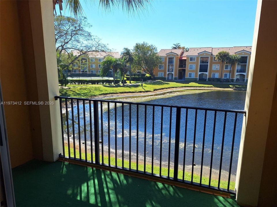 En Venta: $285,000 (2 camas, 2 baños, 977 Pies cuadrados)