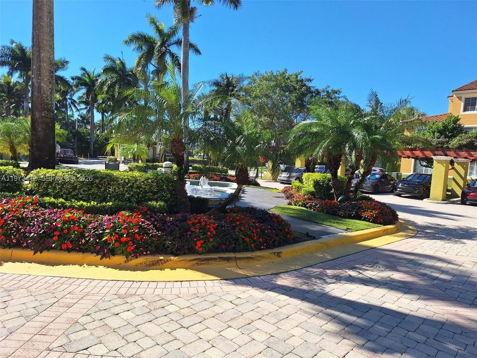 En Venta: $285,000 (2 camas, 2 baños, 977 Pies cuadrados)