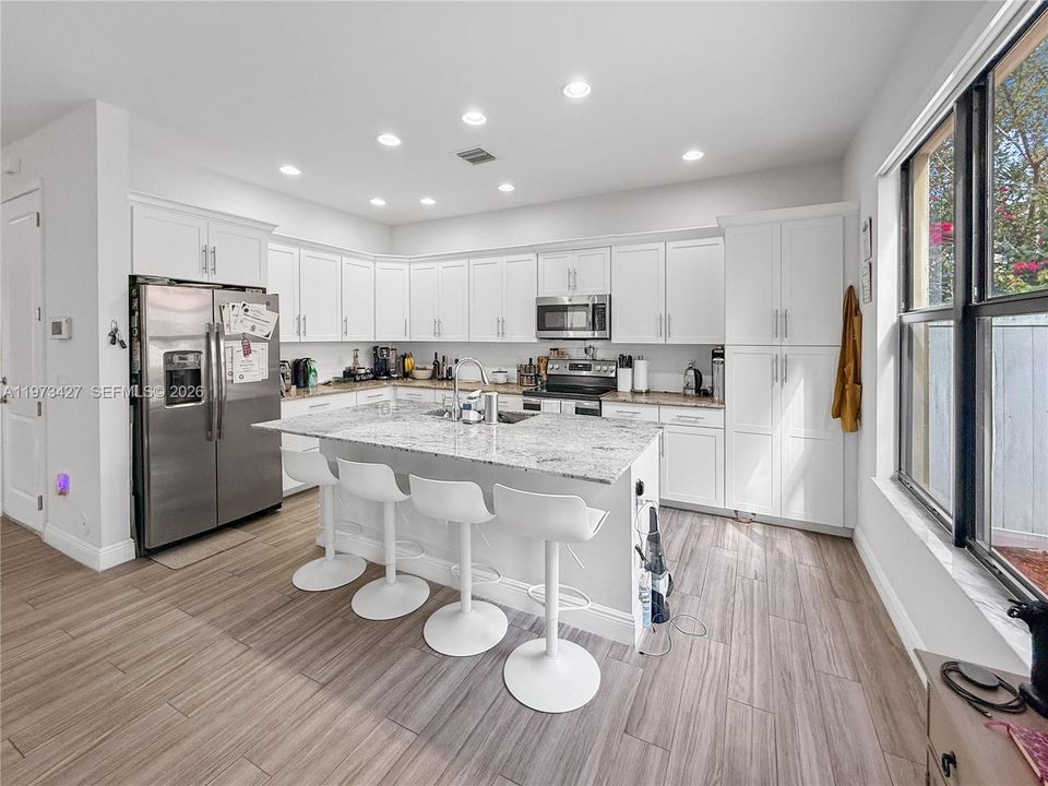Activo con contrato: $589,500 (3 camas, 2 baños, 1749 Pies cuadrados)