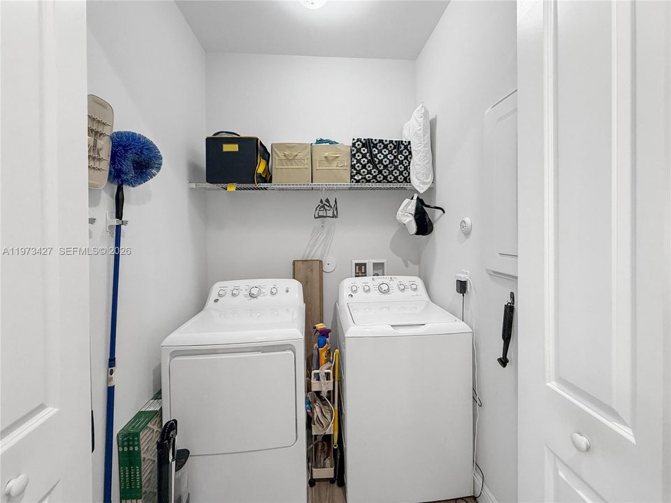 Activo con contrato: $589,500 (3 camas, 2 baños, 1749 Pies cuadrados)