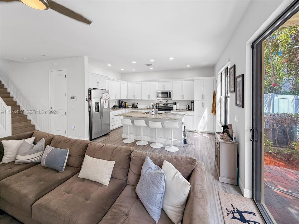 Activo con contrato: $589,500 (3 camas, 2 baños, 1749 Pies cuadrados)