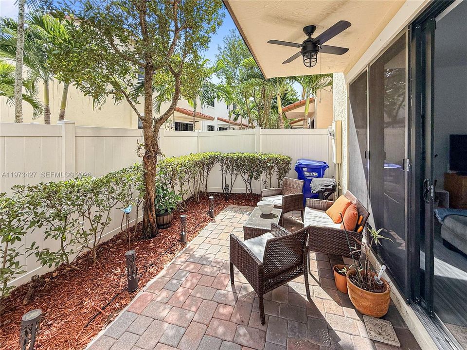 Activo con contrato: $589,500 (3 camas, 2 baños, 1749 Pies cuadrados)