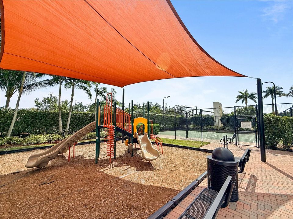 Activo con contrato: $589,500 (3 camas, 2 baños, 1749 Pies cuadrados)
