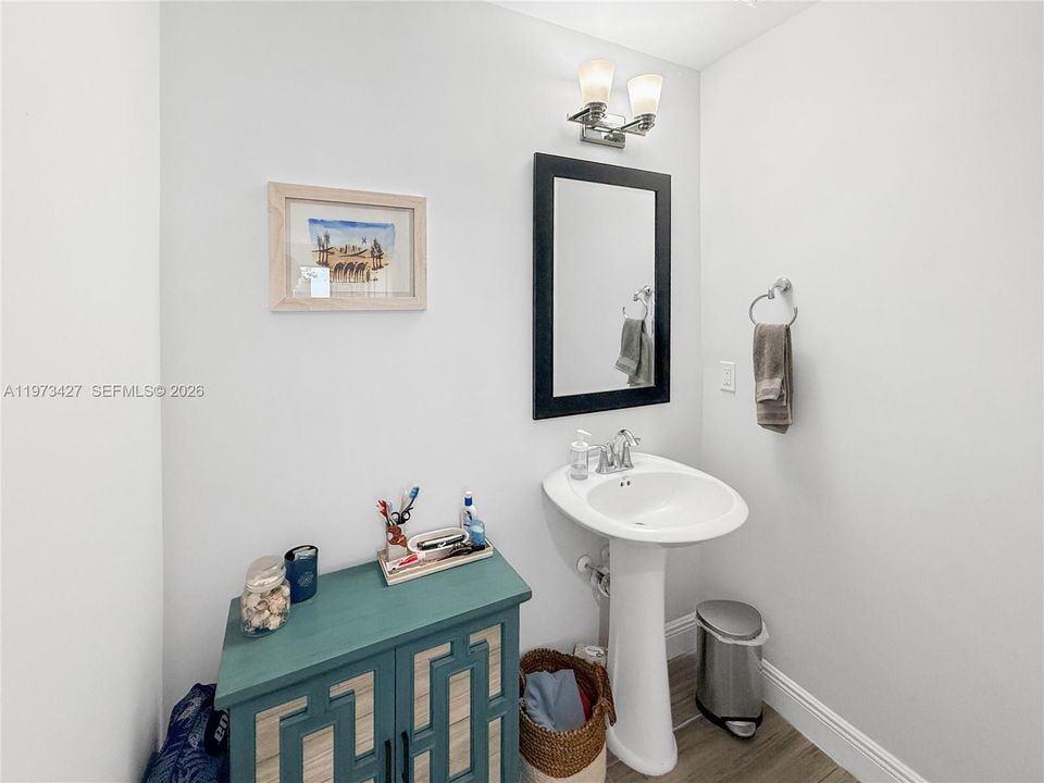 Activo con contrato: $589,500 (3 camas, 2 baños, 1749 Pies cuadrados)