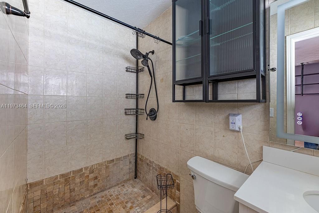 На продажу: $299,000 (3 спален, 2 ванн, 1351 Квадратных фут)