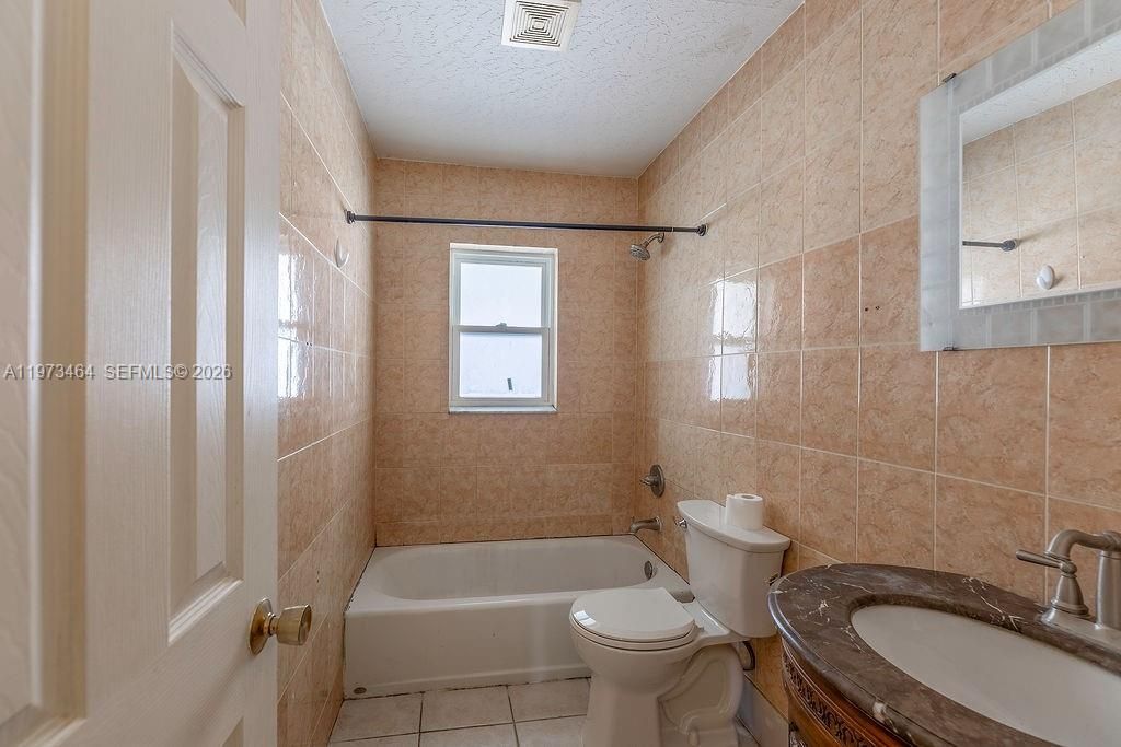 На продажу: $299,000 (3 спален, 2 ванн, 1351 Квадратных фут)