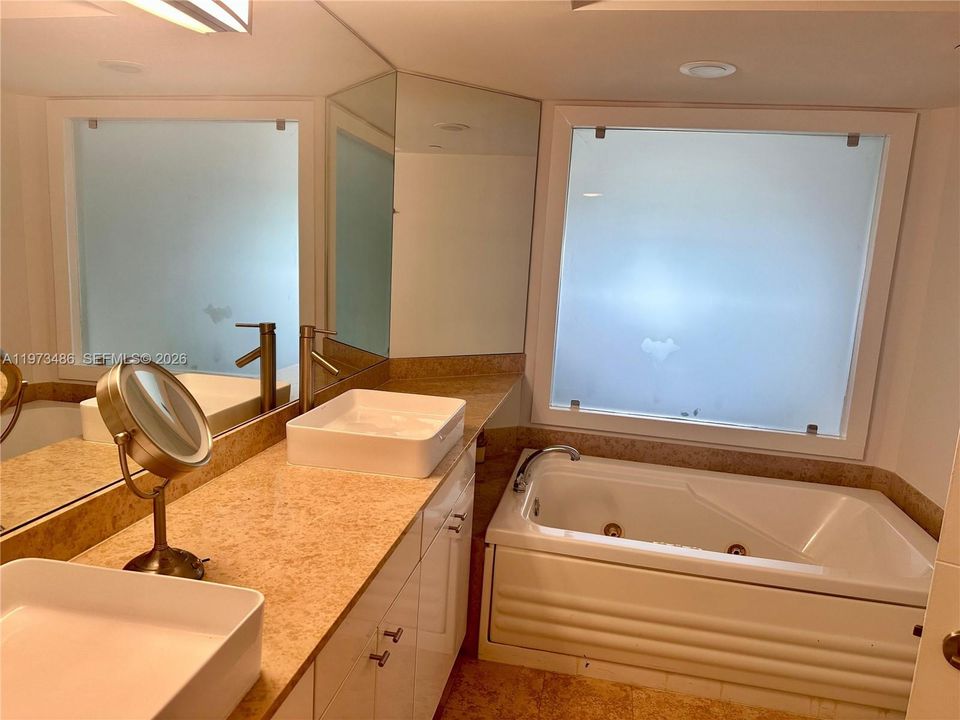 For Sale: $1,850,000 (2 beds, 2 baths, 1380 Square Feet)