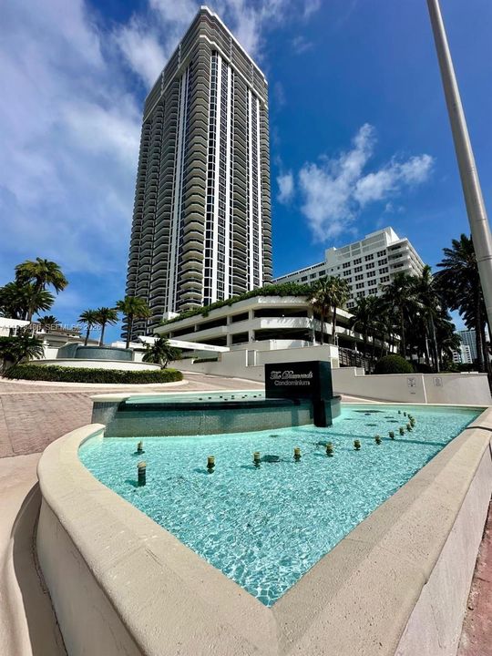 For Sale: $1,850,000 (2 beds, 2 baths, 1380 Square Feet)