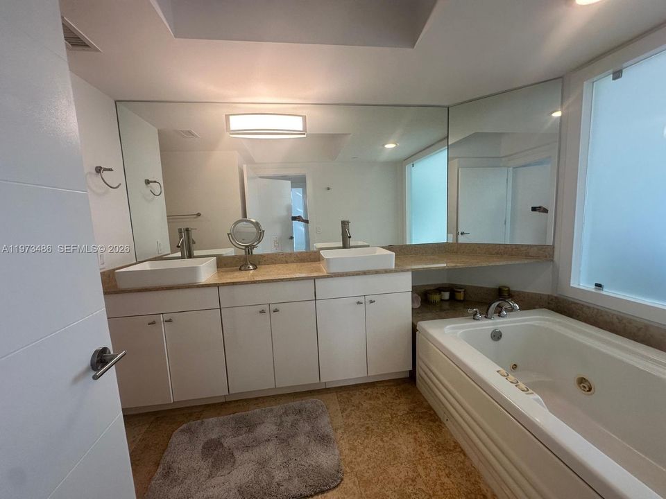 For Sale: $1,850,000 (2 beds, 2 baths, 1380 Square Feet)