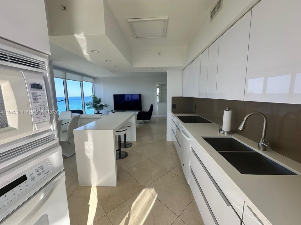 For Sale: $1,850,000 (2 beds, 2 baths, 1380 Square Feet)
