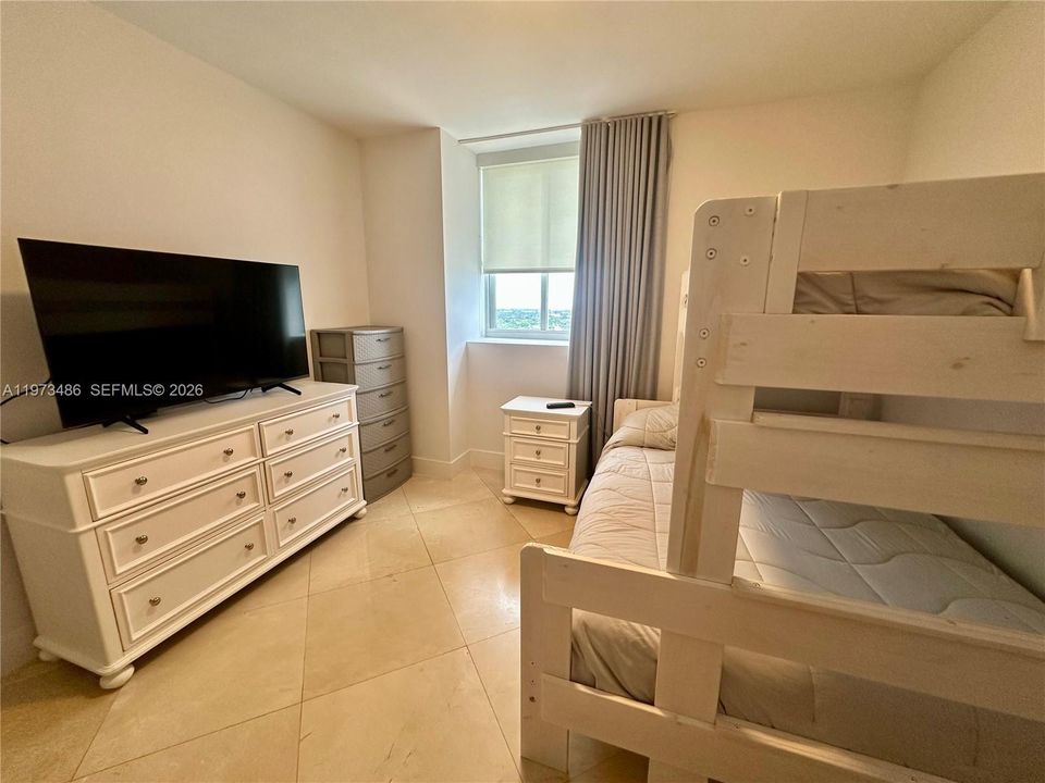 For Sale: $1,850,000 (2 beds, 2 baths, 1380 Square Feet)