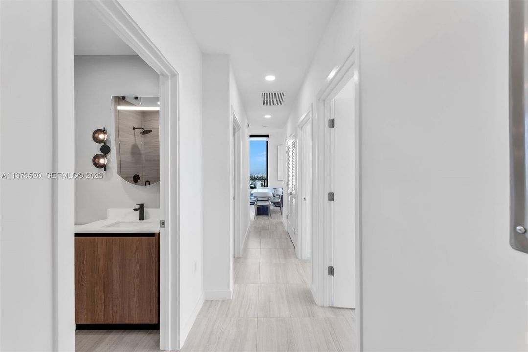 For Sale: $2,580,000 (3 beds, 2 baths, 1117 Square Feet)