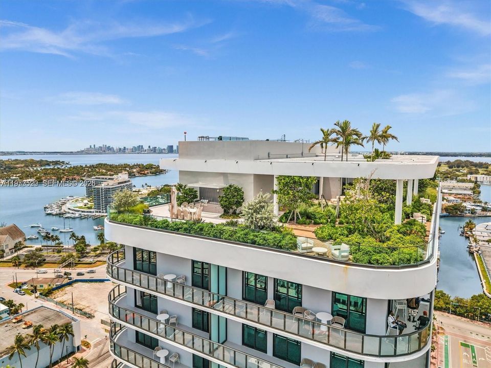 For Sale: $2,580,000 (3 beds, 2 baths, 1117 Square Feet)