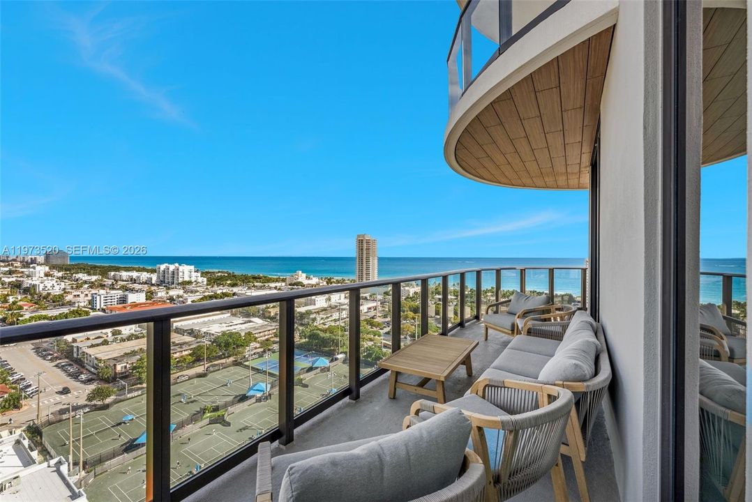 For Sale: $2,580,000 (3 beds, 2 baths, 1117 Square Feet)