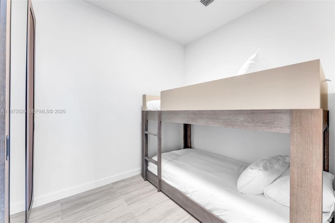 For Sale: $2,580,000 (3 beds, 2 baths, 1117 Square Feet)