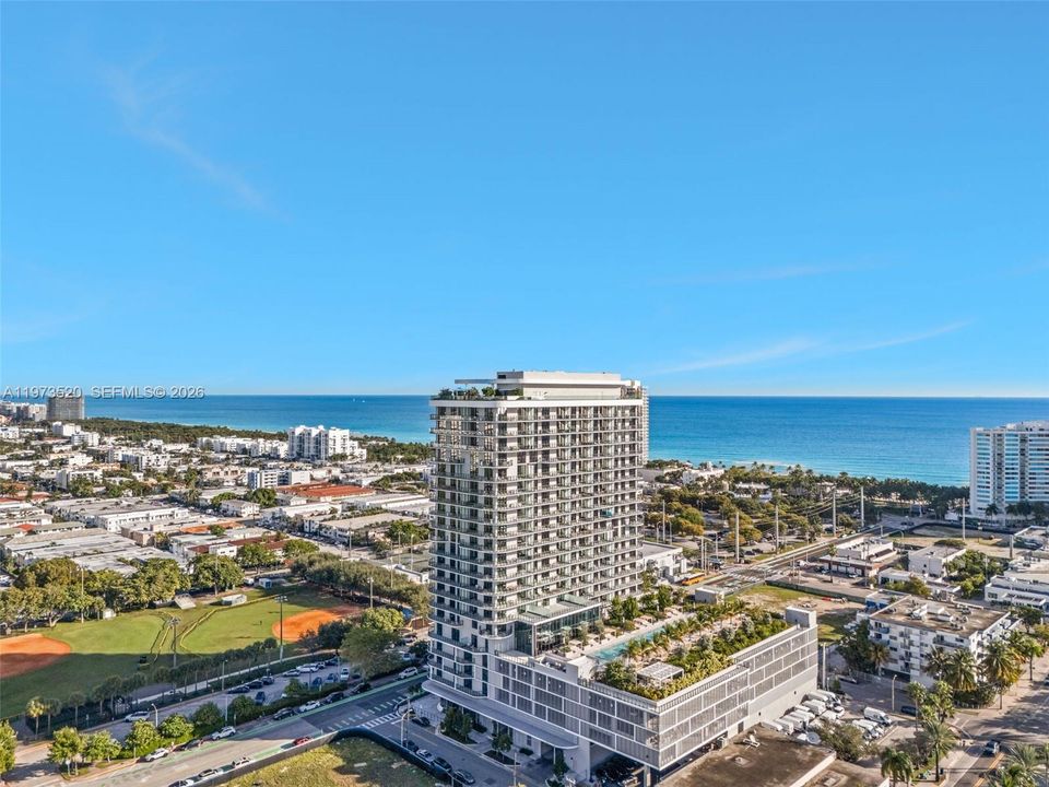 For Sale: $2,580,000 (3 beds, 2 baths, 1117 Square Feet)