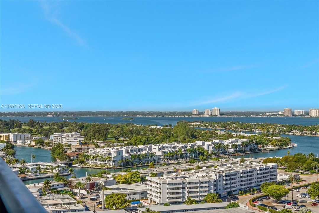 For Sale: $2,580,000 (3 beds, 2 baths, 1117 Square Feet)