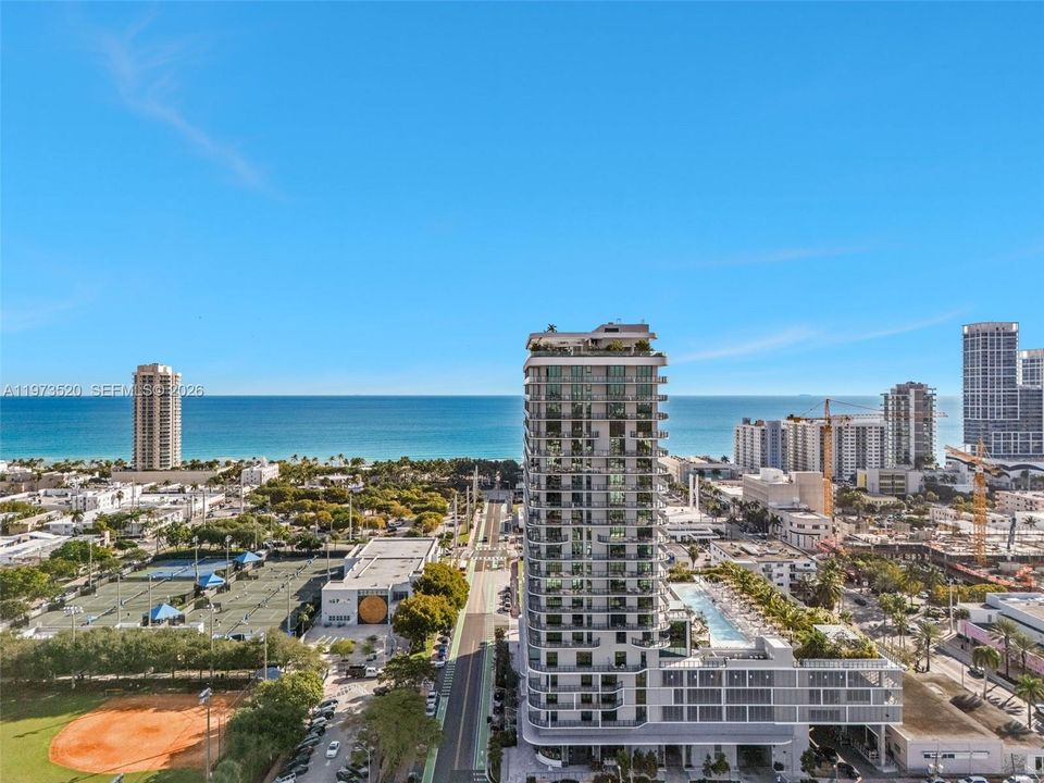 For Sale: $2,580,000 (3 beds, 2 baths, 1117 Square Feet)